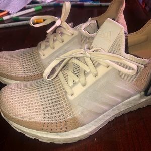 Adidas Ultra Boost Women’s US size 8